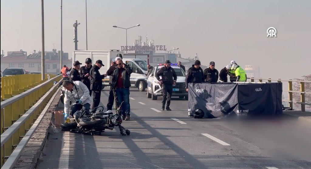Tırla çarpışan motosikletin sürücüsü hayatını kaybetti