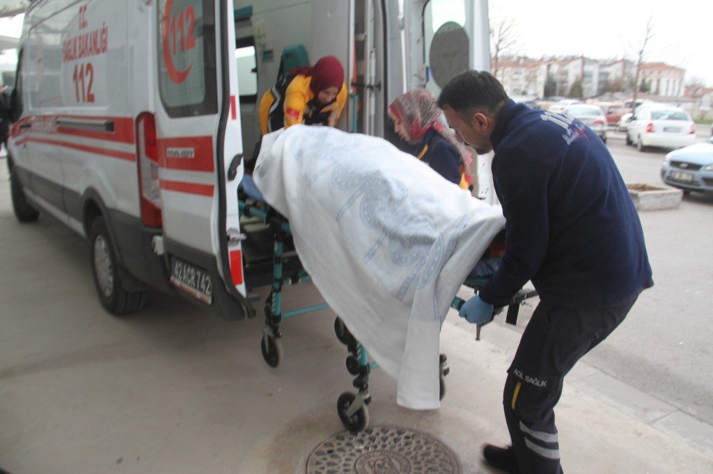 Otomobil uçurma yuvarlandı: 2 ölü, 3 yaralı