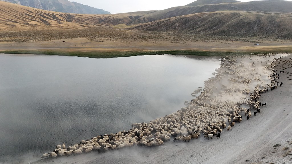 Nemrut'ta toz bulutu içinde görsel şölen