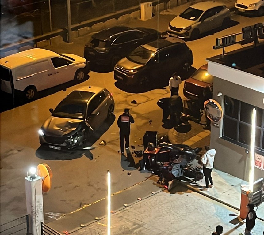 Motokurye ile otomobil kafa kafaya çarpıştı: 1 yaralı