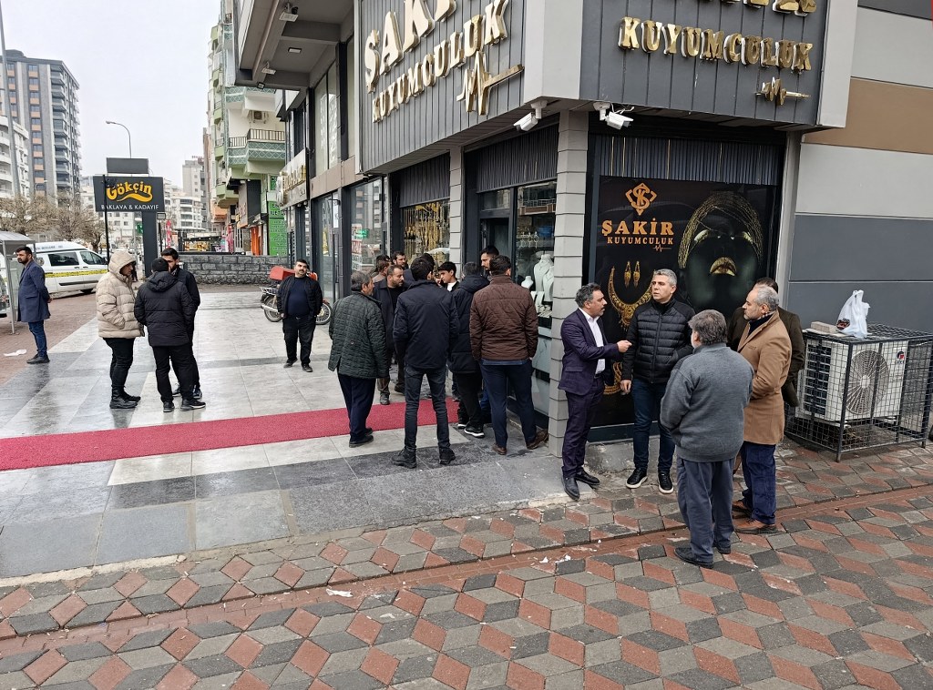 Kuyumcu soygunu: 1 polis yaralı