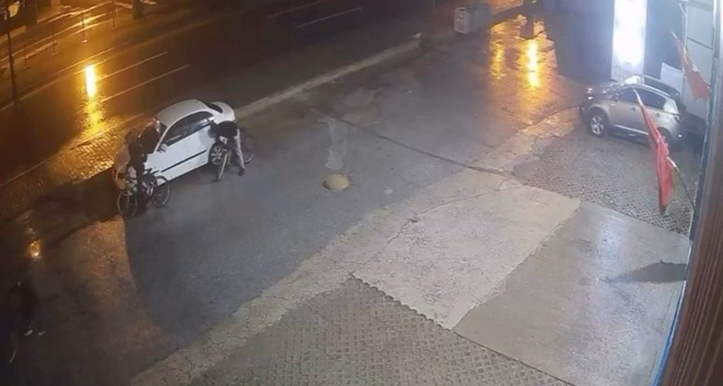 Bisikletli magandalar sürücülerin kabusu oldu