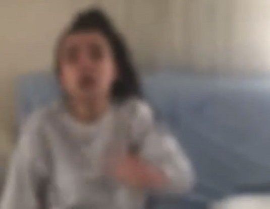  Darbettiği kız kardeşinin üzerine kaynar su döküp özür diletti