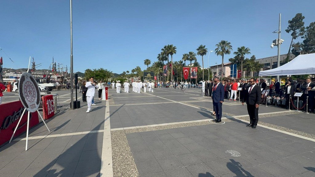 19 Mayıs kutlamaları Marmaris’te çelenk sunma töreni ile başladı