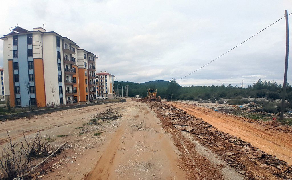 Akçaova TOKİ yolunda çalışma başlatıldı