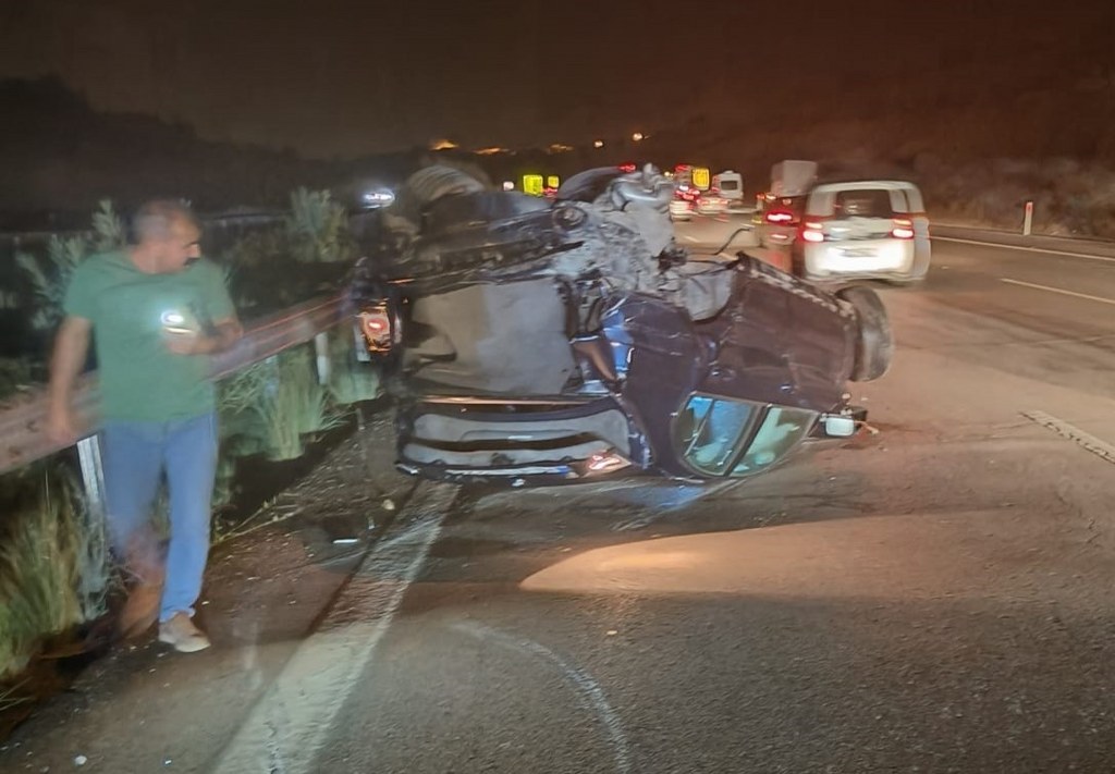  TAG Otoyolu'nda otomobil bariyerlere çarptı: 1 ölü