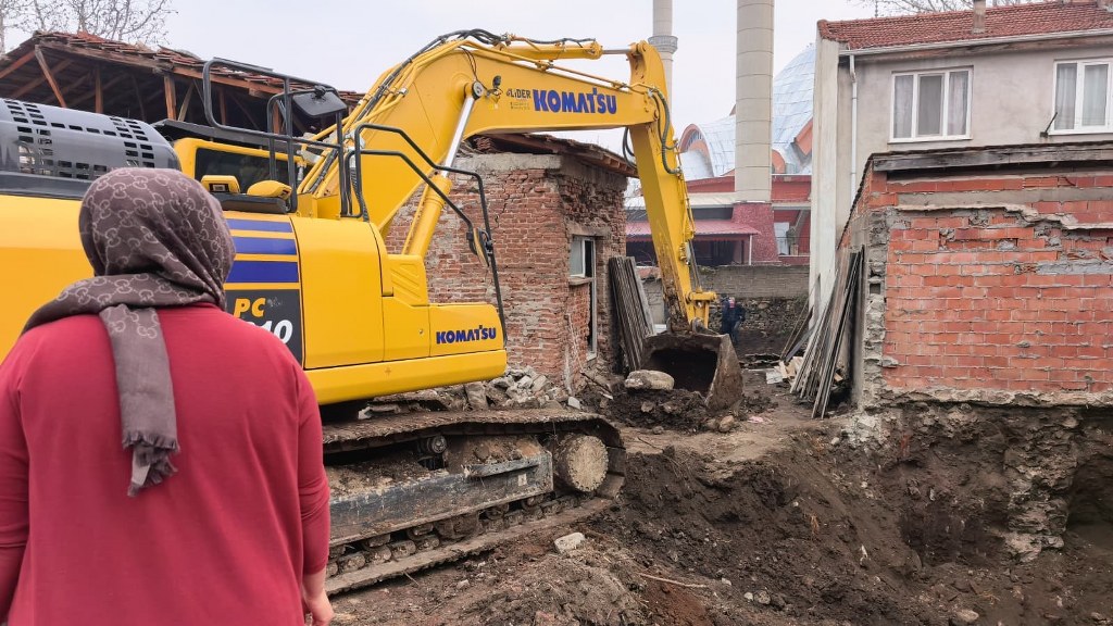 Temel için kazılan yerden tarihi mezar kalıntıları çıktı