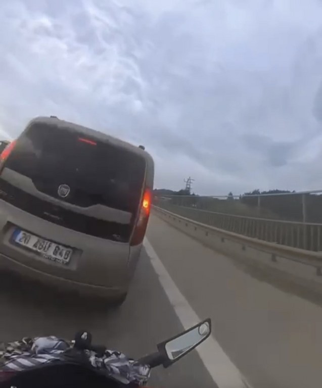 Saatte 113 kilometre hızla arka camdan içeri girdi