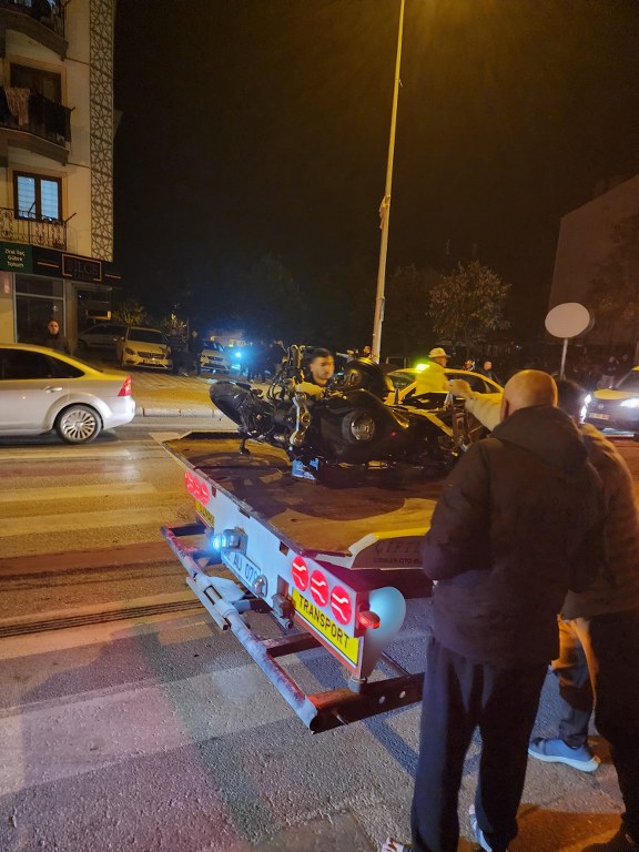 Otomobil ile motosiklet çarpıştı: 1 ölü, 1 ağır yaralı
