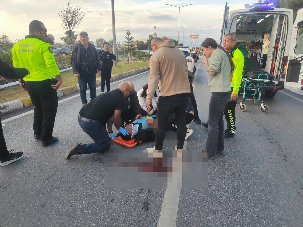 Duramayan motosiklet refüje çarptı: 1 ölü, 1 yaralı