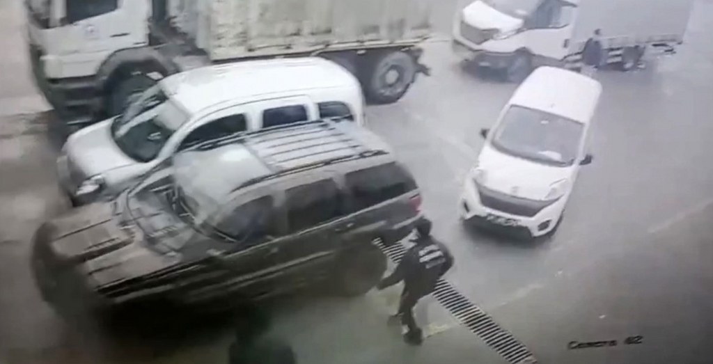 Araç muayene istasyonunda kaza: 3 araç hasar gördü