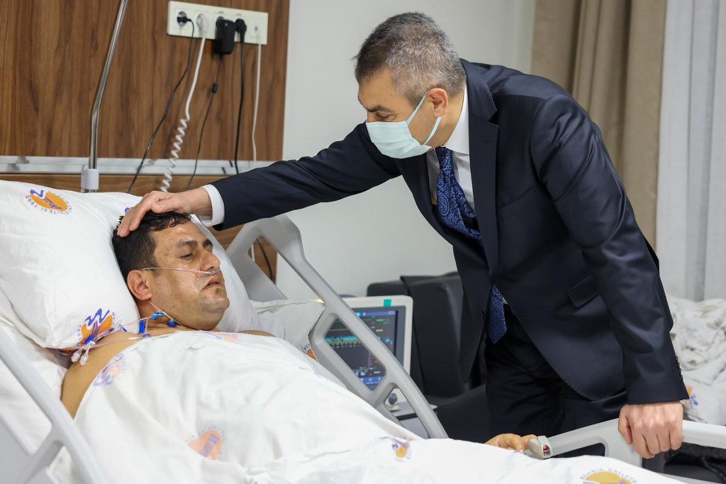 Öğrencinin vurduğu okul müdürü servise alındı, Bakan Tekin'le görüştü