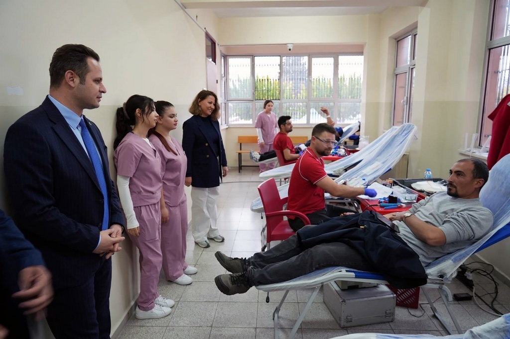 Öğretmenler kan bağışında bulundu