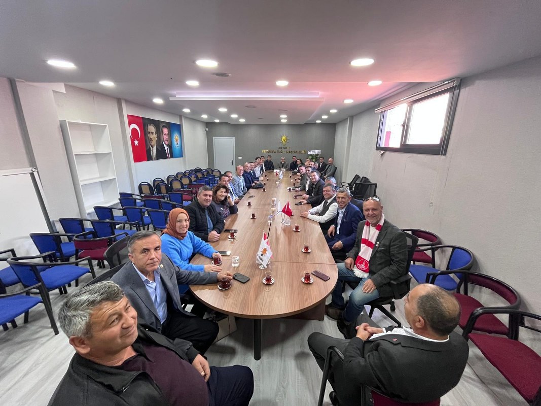 Başkan Sarıhan, “AK Parti olarak her zaman muhtarlarımızın yanındayız ve emrindeyiz”