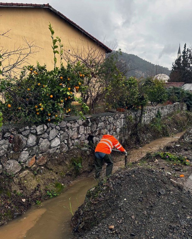 MUSKİ ekiplerinden yağmur mesaisi