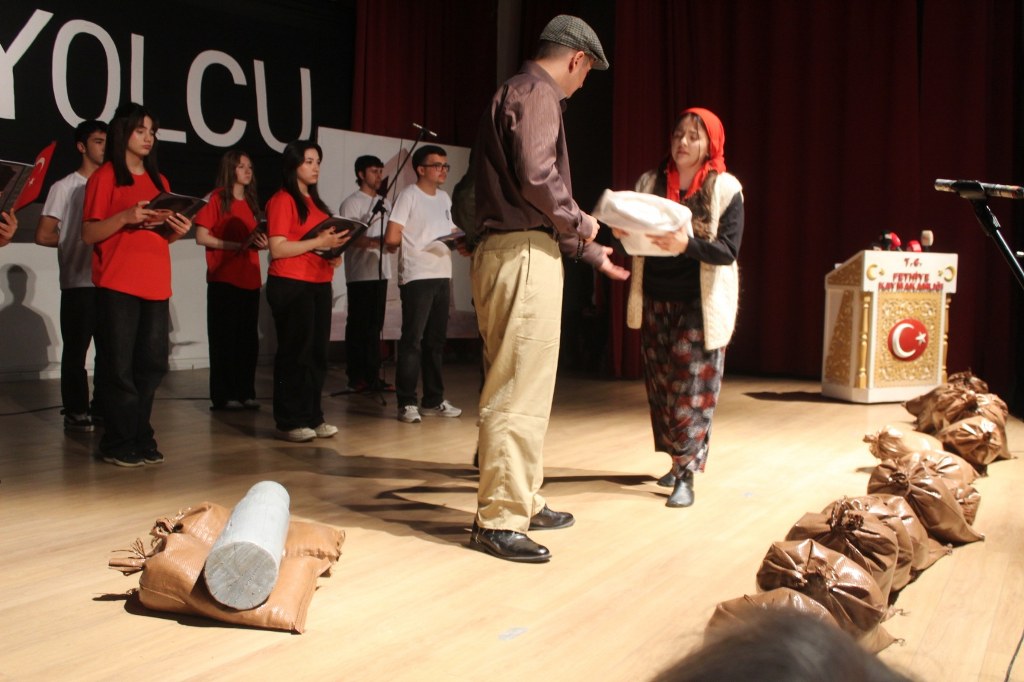 Öğrencilerden duygu dolu “Çanakkale” programı