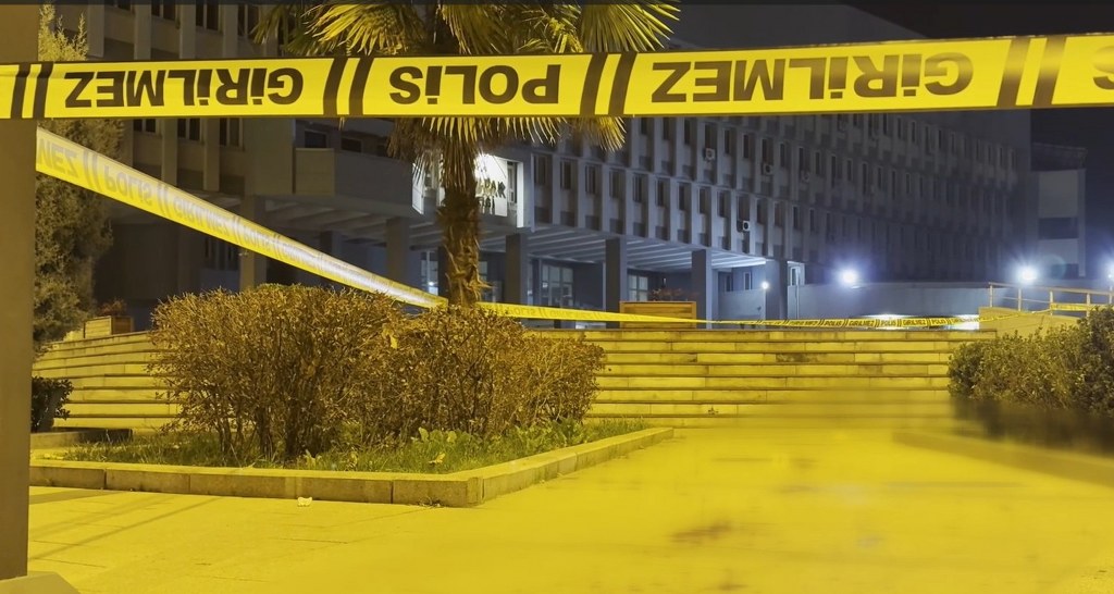 Bıçaklı kavgada 1 kişi öldü