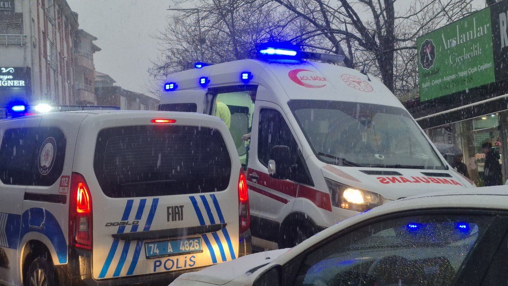 Oyun sonrası bıçaklı kavga: 1 yaralı