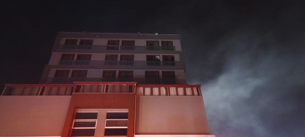 7 katlı rezidansta yangın çıktı, mahsur kalanlar var