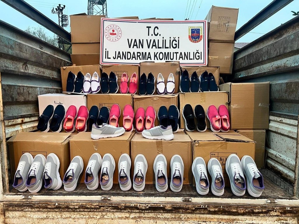 Piyasa değeri yaklaşık 1 milyon 250 bin TL kaçak eşya ve malzeme ele geçirildi
