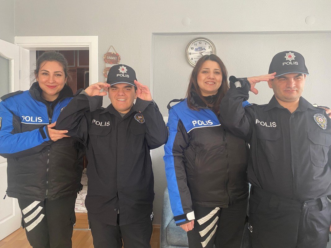 Burdur'da engelli kardeşlerin polis olma hayali gerçek oldu