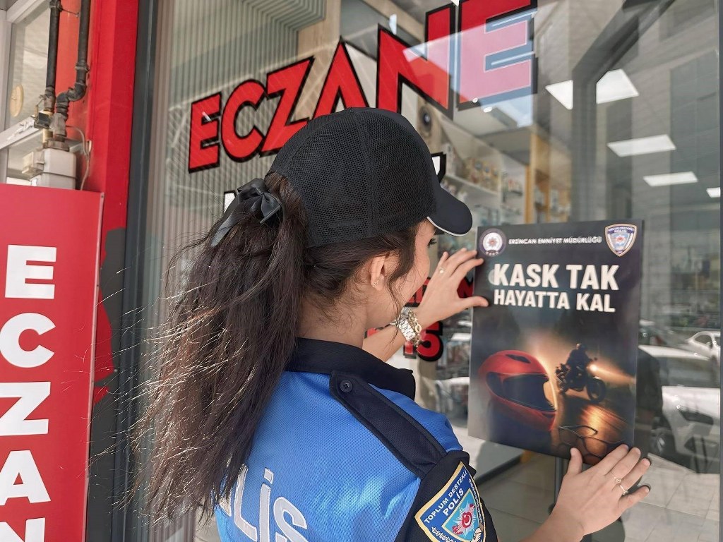 Polislerden sürücülere bilgilendirme