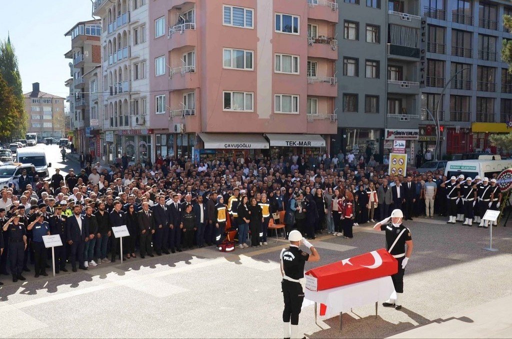 Trafik kazasında hayatını kaybeden polis memuru için Kütahya’da cenaze töreni düzenlendi