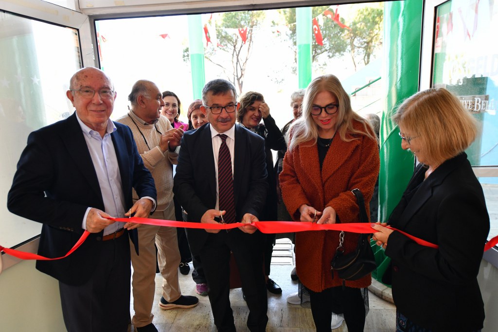 8 Mart’a özel resim sergisi açıldı