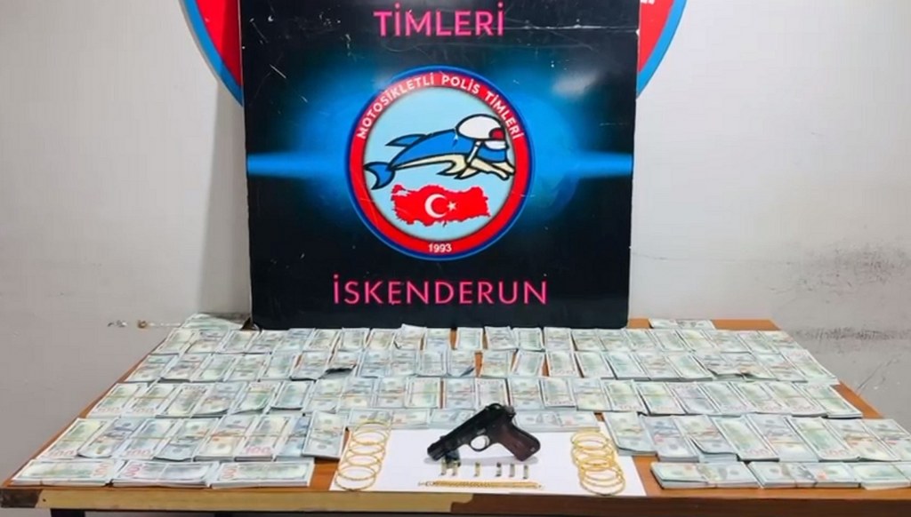 Durdurulan araçta sahte 1 milyon Amerikan doları ele geçirildi
