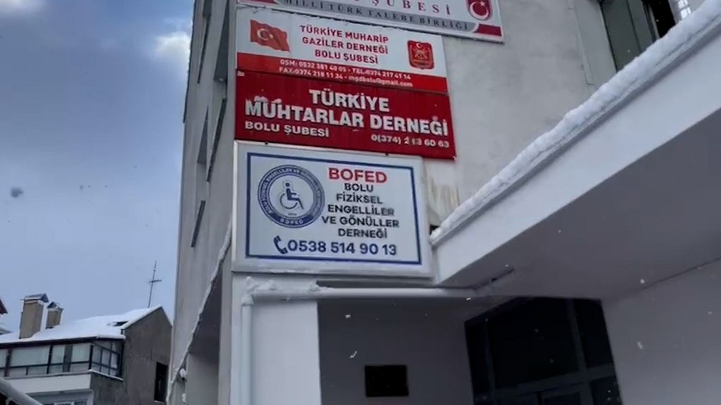 Hırsızlar, engelliler derneğinin masa ve sandalyesini çaldı