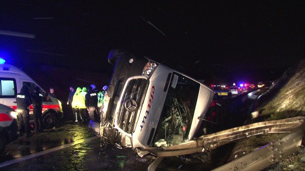 Kar yağışı kaza getirdi: 11 yaralı