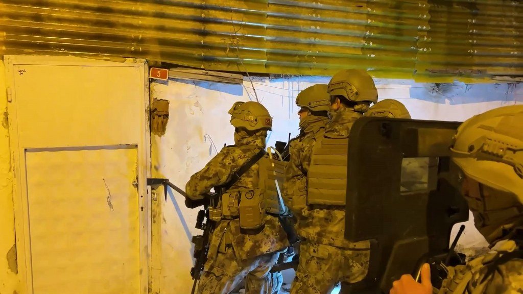 Siber dolandırıcılık operasyonu, 18 şüpheliden 11'i tutuklandı