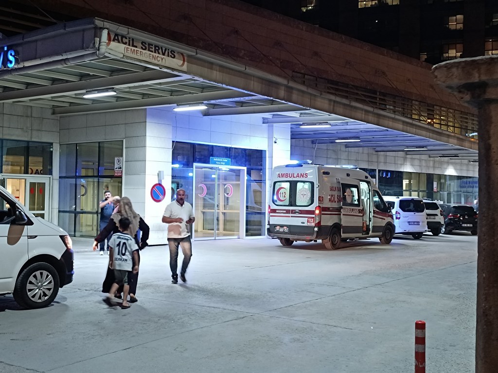 65 yaşındaki bir adam kayalık bölgede ölü olarak bulundu.