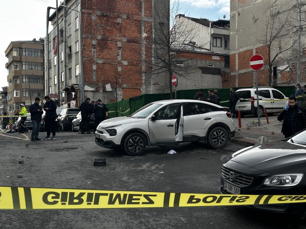 Park Halindeki Araca Silahlı Saldırı: 1 Yaralı