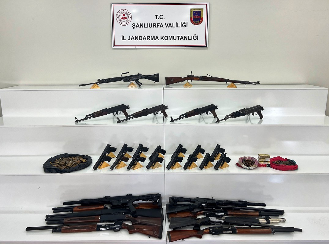 Jandarma nereye baktıysa silah çıktı