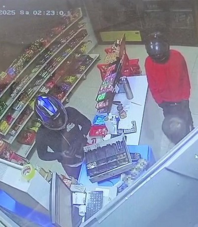 10 dakika arayla 2 silahlı soygun yaptı: 