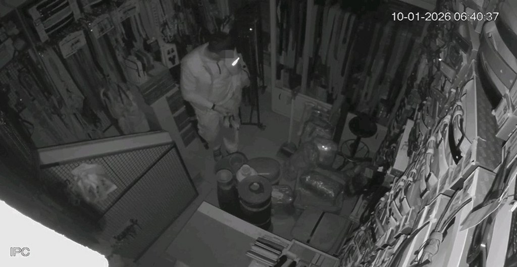 Şüpheli rahat tavırlarıyla 3 iş yerini soydu