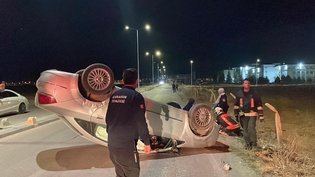 Takla atan otomobil ters döndü: 2 yaralı