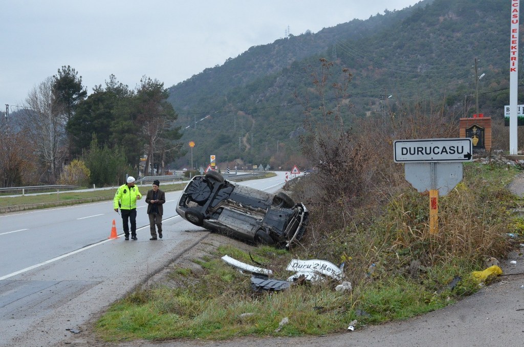 Takla atan otomobilden burnu bile kanamadan çıktı, polisleri de şaşırttı