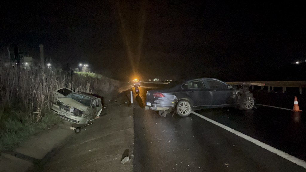 Takla atarak su kanalına uçtu 5 yaralı