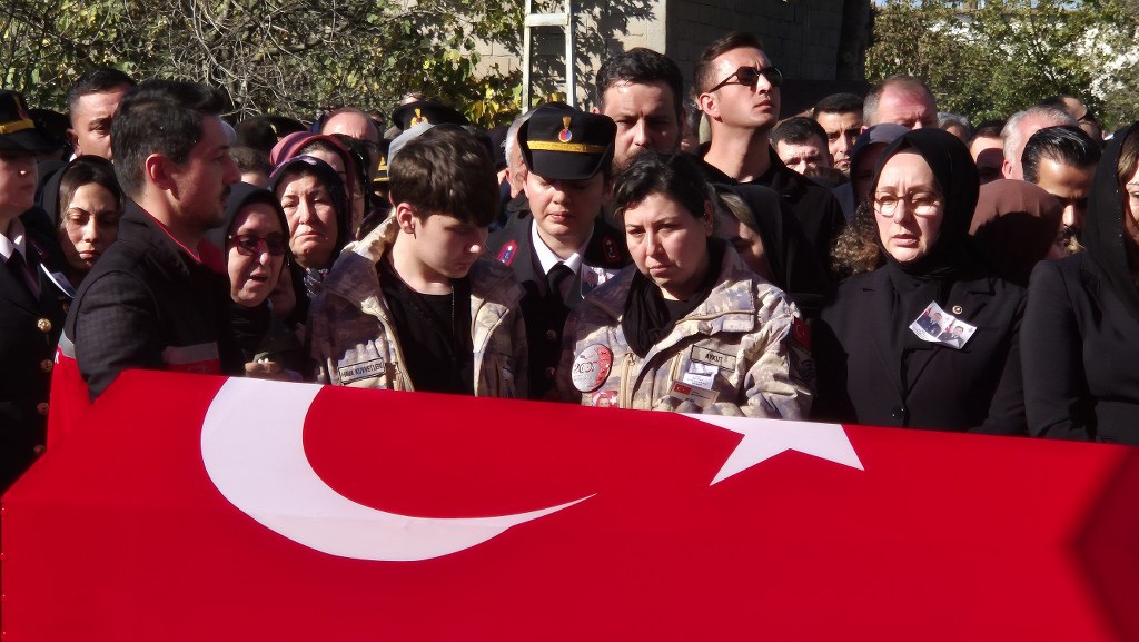 Tekirdağlı şehit İlker Aykut son yolculuğuna uğurlandı: Eşi ve oğlu askeri kıyafet giydi
