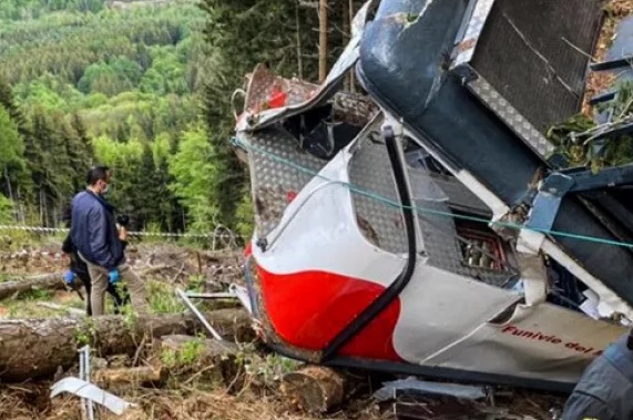 Teleferik kabini yere çakıldı: 4 ölü, 1 yaralı