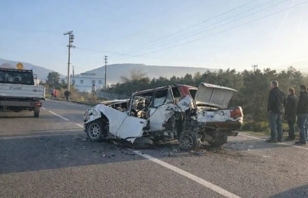 Milas'ta zincirleme kaza, Tofaş araç teneke kutu gibi ezildi