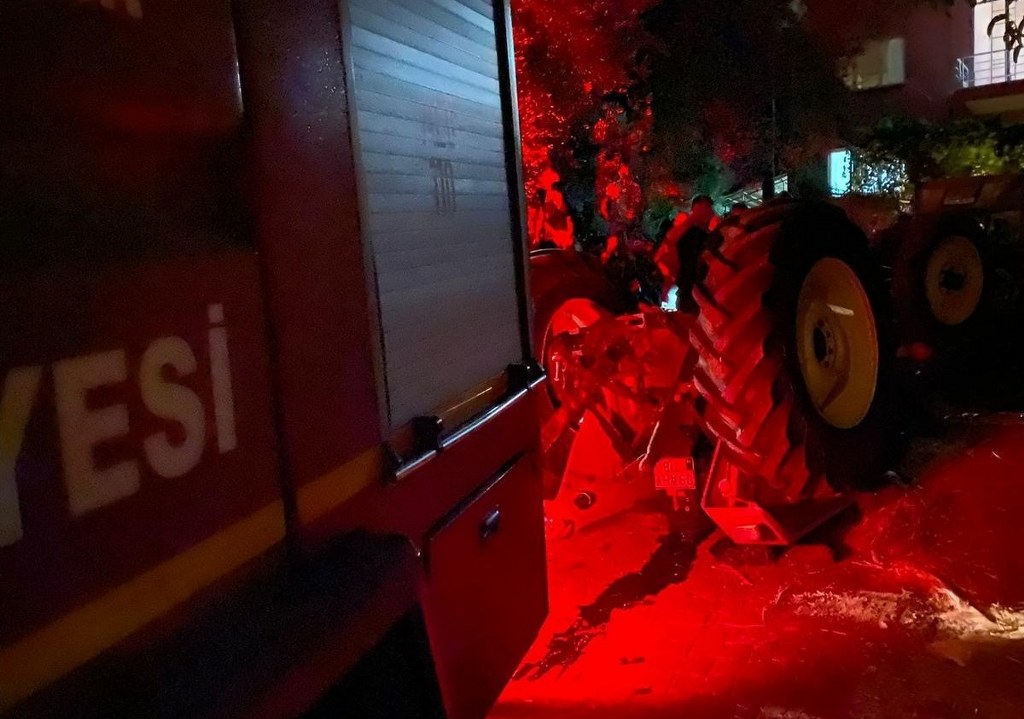 Traktör devrildi: 1 ölü