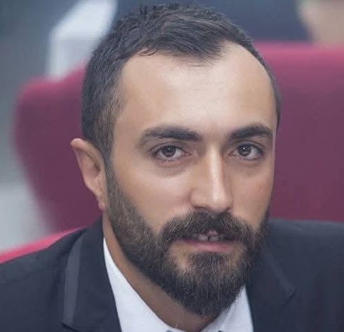  Devrilen traktörün altında kaldı, hayatını kaybetti