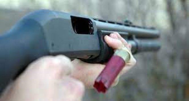 Tüfekle oynarken kız arkadaşını öldürdü