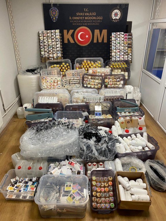 Tütün ve tütün mamulleri operasyonu: 1 tondan fazla malzeme ele geçirildi