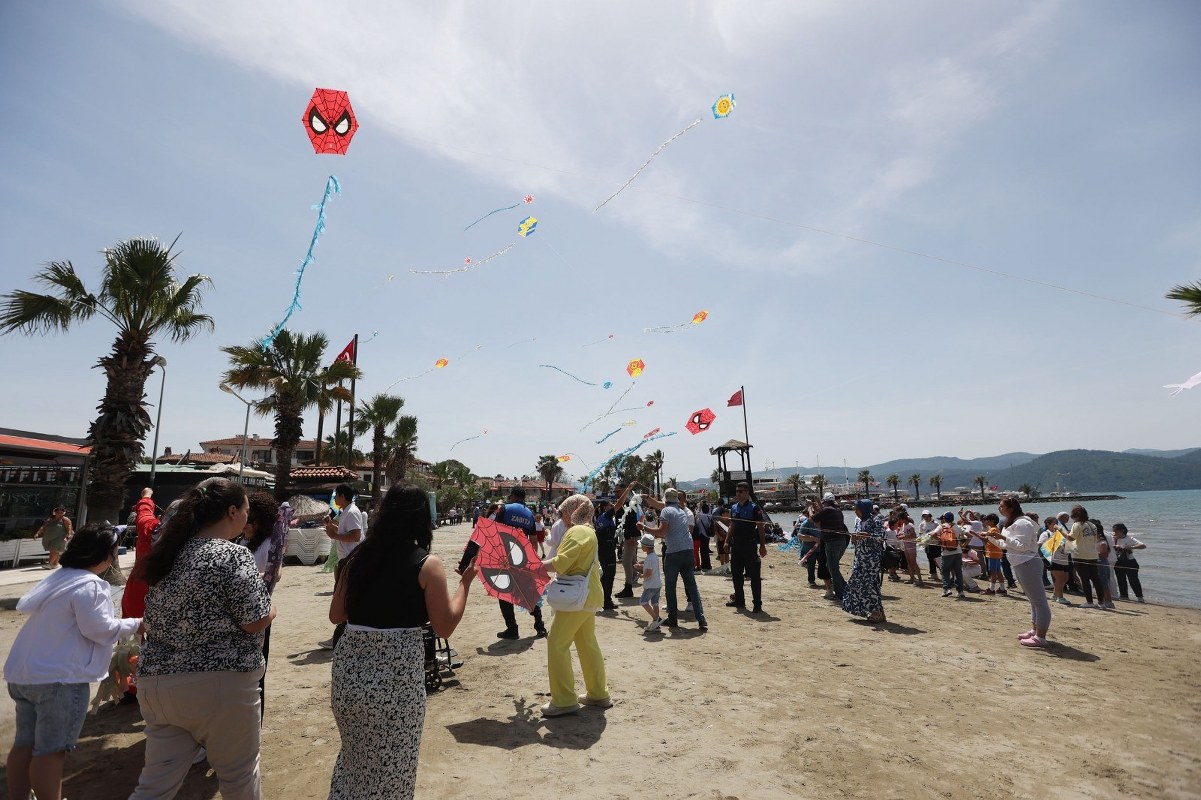 Engelsiz uçurtmalar gökyüzü ile buluştu