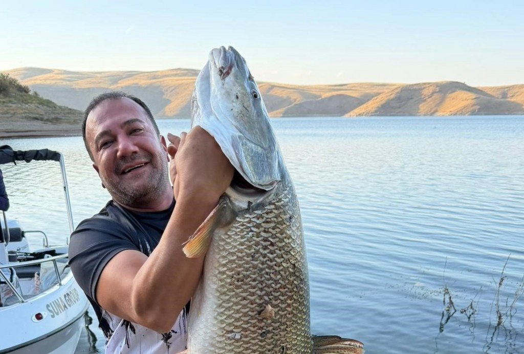 70 kiloluk turna balığı yakaladı