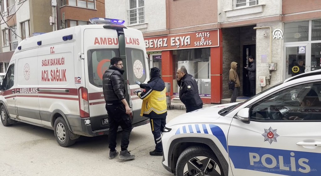 Üvey oğlu tarafından bıçaklanan kişi tedavi altına alındı